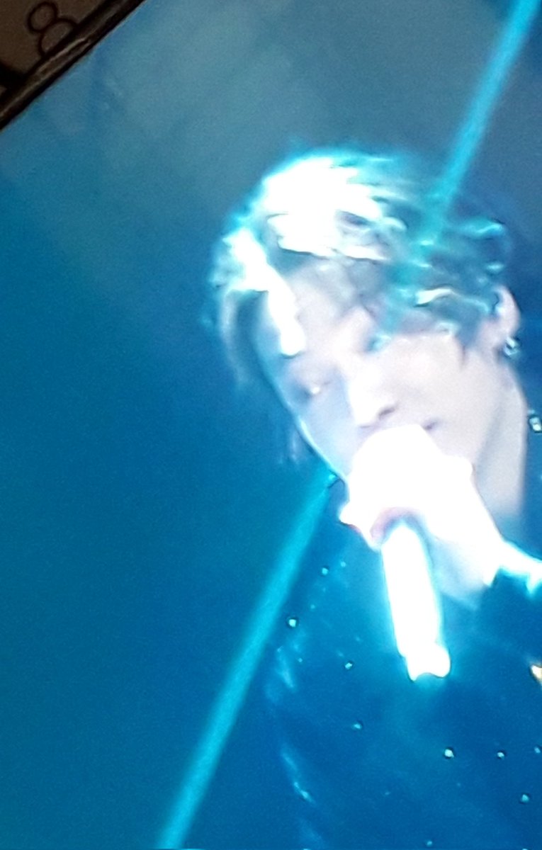 ZeeAlgel's tweet photo. Ahhhhh babeeeeeeee <3
Jajajjajaja sacando los pasos prohibidos
(Fotos del asco, pero jungkook siempre es precioso 🥰)
#Jungkook1stSingle https://t.co/46ODspQz9k