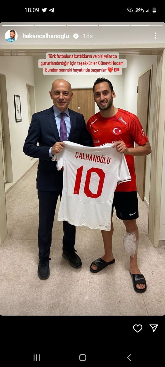 Türk futbolunun hangi dönemine şahit oldun da teşekkür ediyorsun 
<a href="/hakanc10/">Hakan Çalhanoğlu</a> ??????