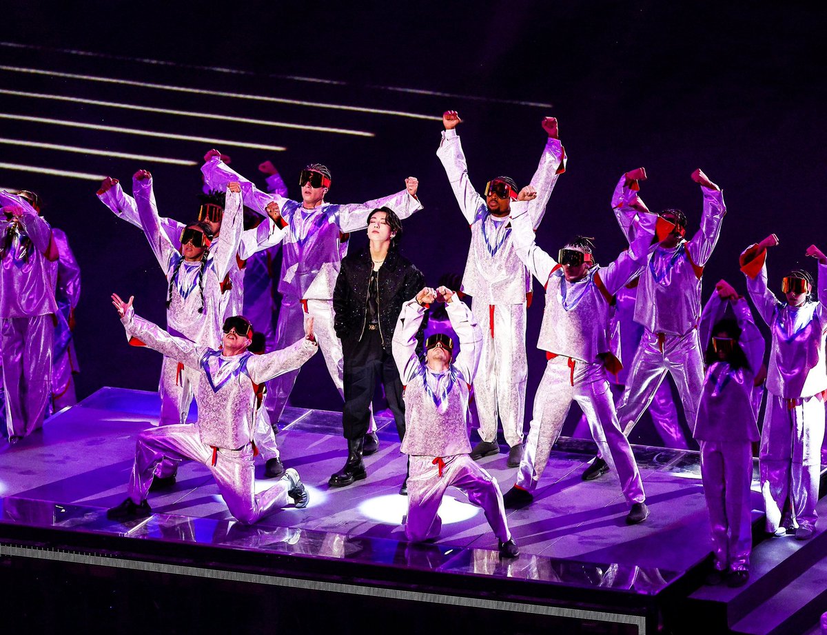 sikares's tweet photo. 🕺 #จองกุก #JongkookBTS #JongKooK #BTS @ พิธีเปิด #ฟุตบอลโลก2022 #FIFAWorldCup
(20 พฤศจิกายน 2022) - 1 https://t.co/9xFNomPt0P