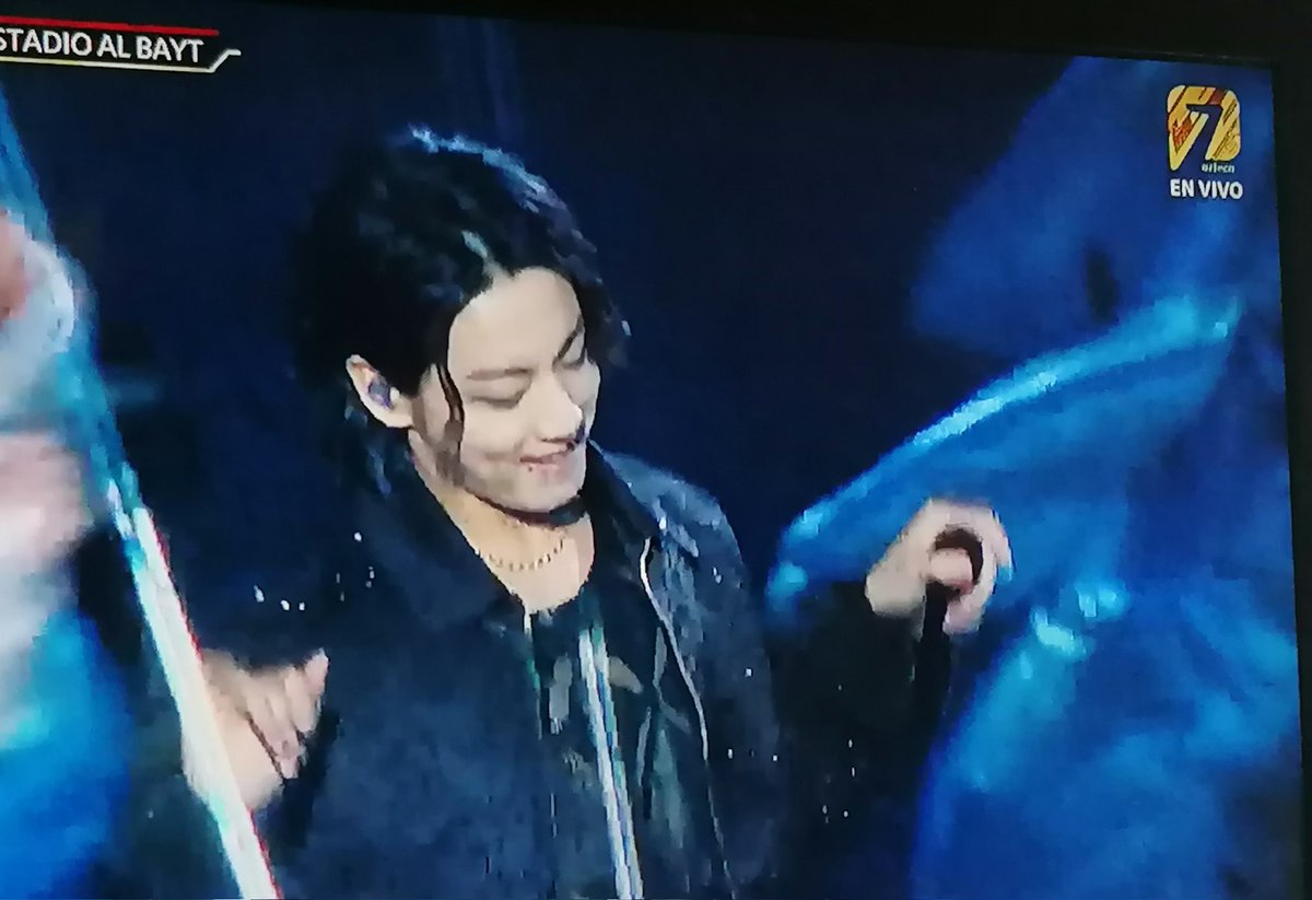 AleDailla's tweet photo. Simplemente no podré superar nunca la presentación de jungkook #JungkookInQatar https://t.co/Lk0CEZNjgD