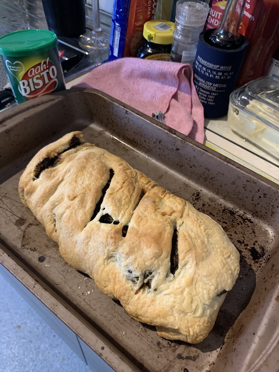My before and after vegan Wellington, it tasted a lot better than it looked. Thanks for the recipe wowitsveggie.com/vegan-wellingt…