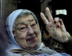 Murió quien hizo del odio su bandera y del rencor su forma de vida. Dios la perdone, nosotros no podemos. #HebedeBonafini