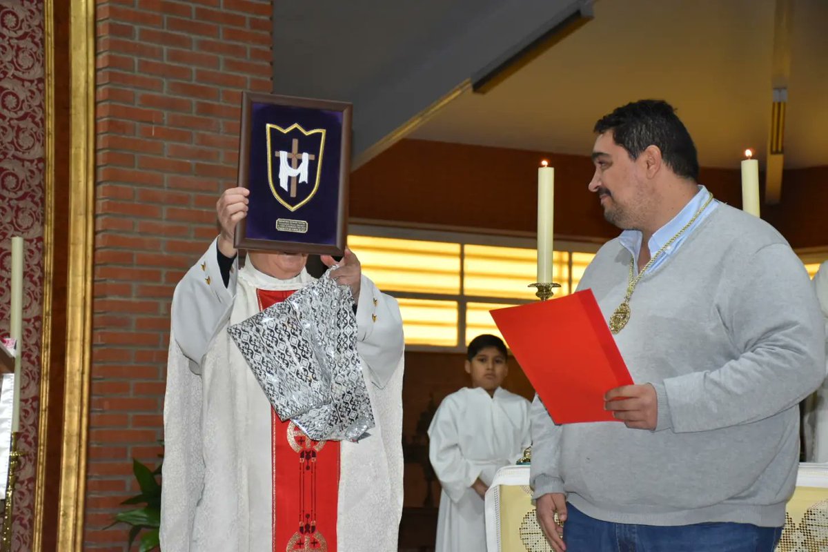 PlasenciaPenit1's tweet photo. La Cofradía del Descendimiento ha realizado su Misa d Hermandad,x el sufragio d todos los hermanos fallecidos.
Tras la Eucaristía se ha entregado a 
D. Francisco Rico Bayo,el  galardon, IX Mención In Memorian "Arturo Requejo".
#plasenciapenitente 
#sensacionesmemorables https://t.co/mjmPWESYf9
