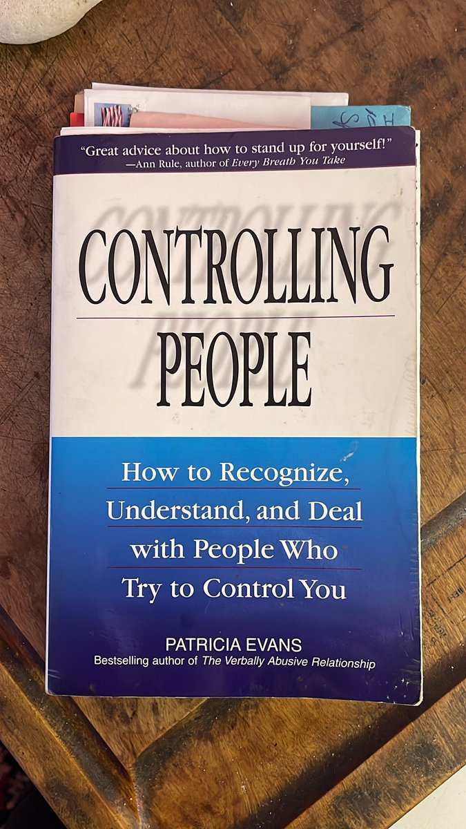 KimmyHicks's tweet image. 😎♥️🫶🏼🍀☀️🗽🇺🇸🌎☮️🎵🕺💃🚣 
Read #ControllingPeople 2002 by @PatriciaEvans1 has keeping your power spell breaker, “WHAT?”, about confabulation, the fake ID masks of the confused crabby oppressive people who I see as #grinches with an envy disorder of the happiness of good people.