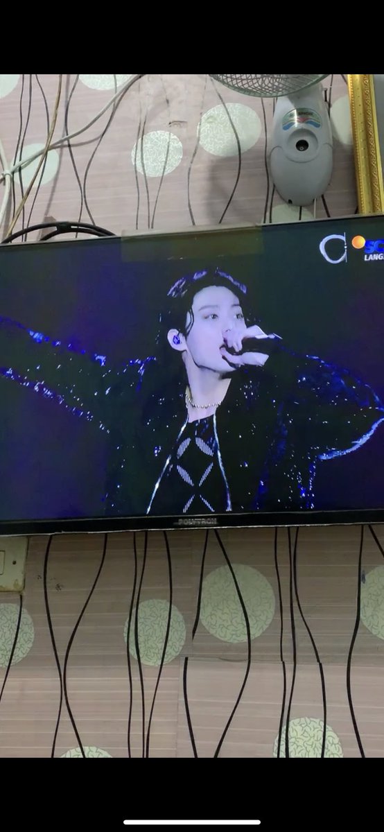 sallymnd_'s tweet photo. GANTENG BANGET AYANK SATU INI 💜💜
#FIFAWorldCup #JungkookAtFIFAWorldCup #JungKook https://t.co/jZamPqhVZu
