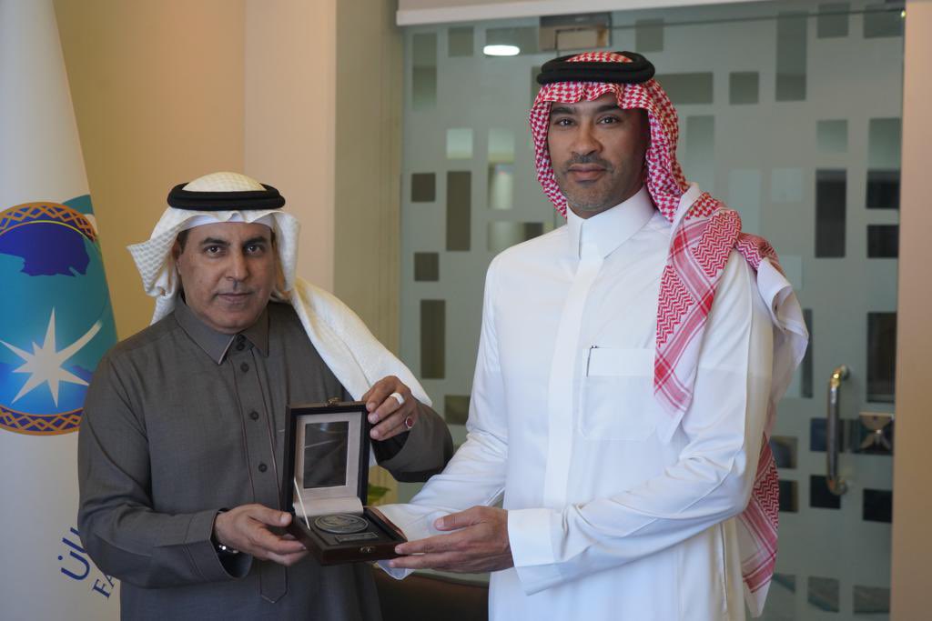 fbsuniversity's tweet photo. استقبل سعادة رئيس جامعة فهد بن سلطان 
د.سعد فرحان القرني رئيس نادي حقل الرياضي
 أ. عمر طلال ابو العز وعضو مجلس الادارة
 أ.خالد جارالله القحطاني في #جامعة_فهد_بن_سلطان 
@fbsuniversity 
@Haql_FC 
#تبوك https://t.co/YXHRTjRMb5