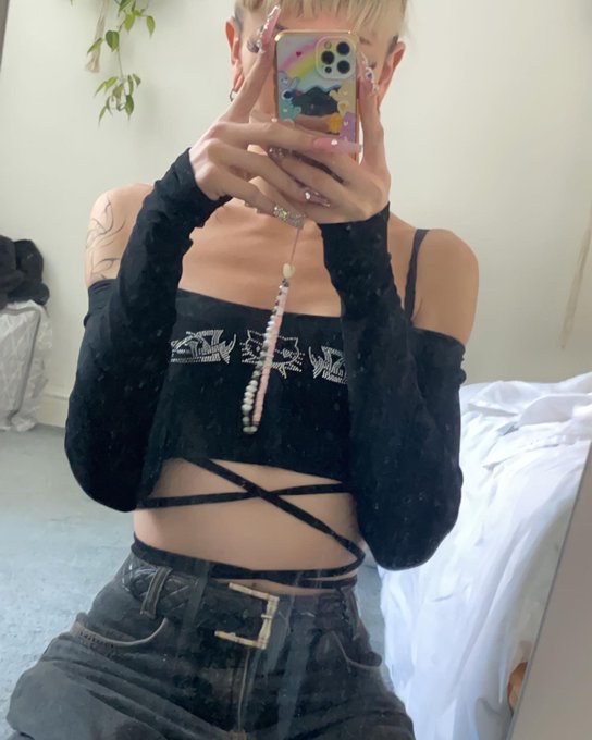 it&rsquo;s almost my 2 year trans - niversary can I get a hooya https://t.co/nyVTmiFtJp