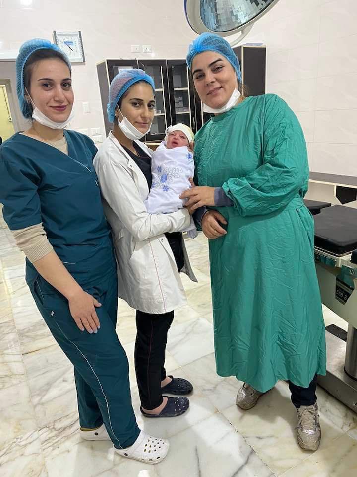 Newborn baby was born in the city of #Kobane at time #Turkey strikes the entire region and attacked civilians in N/E/Syria ,which left dozens of civilian in fear and terrified .
#ChildrensDay2022