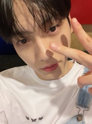 soobdoes's tweet photo. I'm voting for TOMORROW X TOGETHER (@TXT_members) for Favorite K-Pop Artist at the #AMAs https://t.co/dmIQi9pKjR