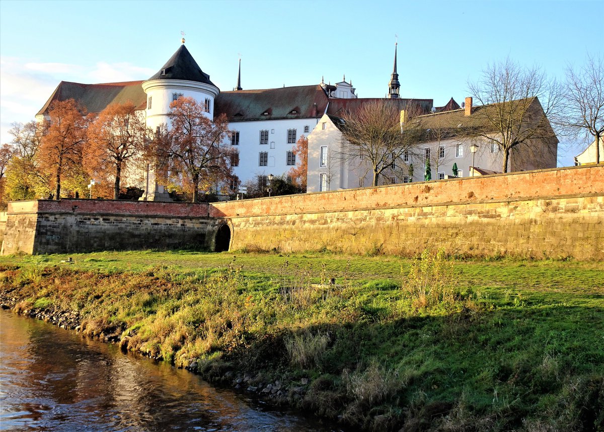pac1610's tweet photo. Peaceful scenes along the #RiverElbe between #Torgau and #Wittenberg! 🧡🍂💙 @ThePhotoHour @StormHour @StormHourMark @lebalzin @YourAwesomePix @VisitGermanyUK @VikingCruises @LensAreLive #HartenfelsCastle #Nordsachsen #MyVikingStory #ePHOTOzine #landscapephotography https://t.co/DVzc9V2uRJ
