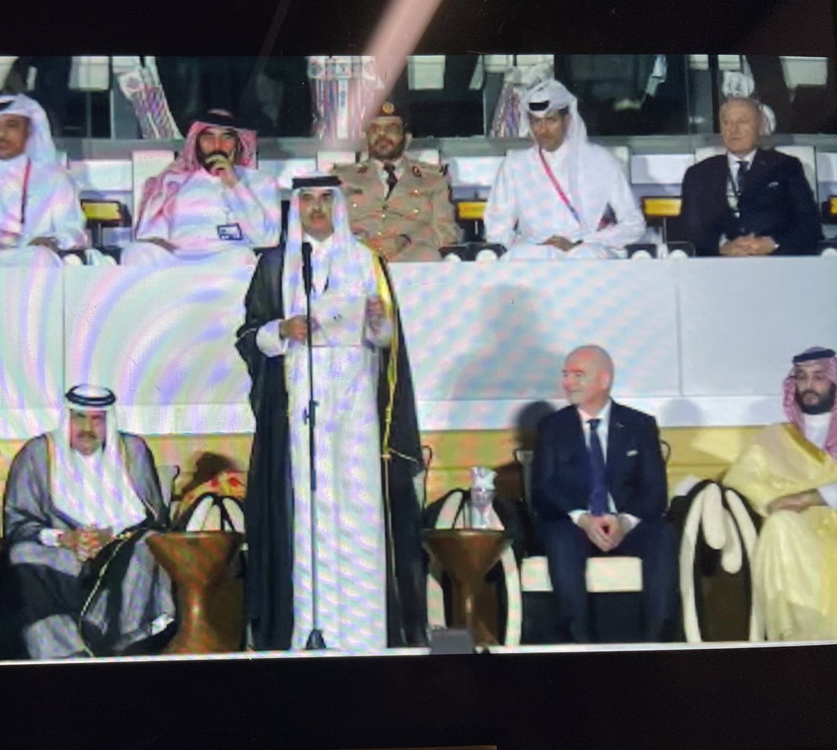 Richtig sympathische Runde da bei der Eröffnungsfeier der Fußball-WM. Rechts unten zum Beispiel: Der Mann, der den Journalisten Jamal Ahmad Khashoggi mit der Knochensäge zerstückeln ließ. #FIFAWorldCup #Katar #Gangsteruntersich