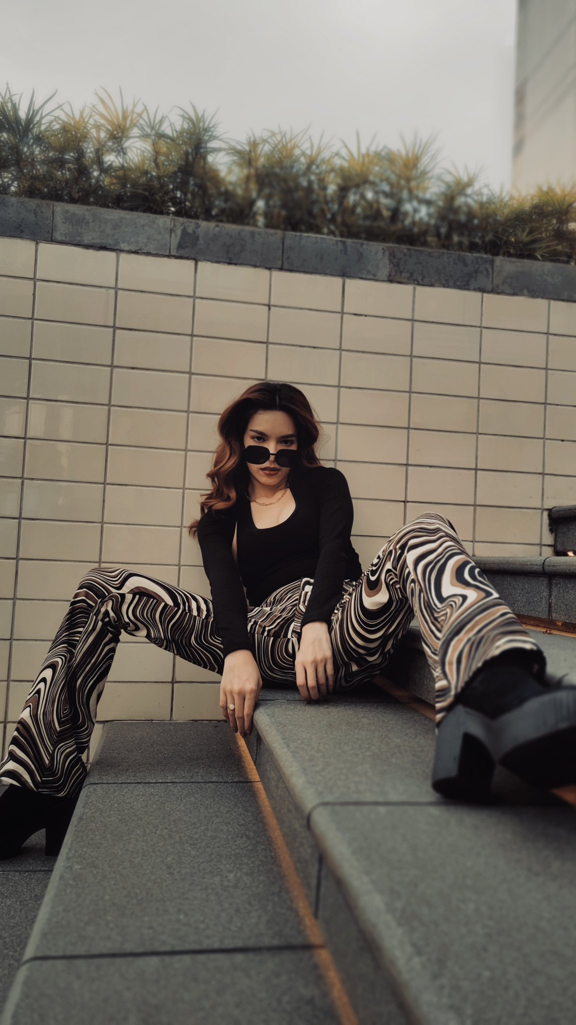 Foto Model dengan HP Xiaomi