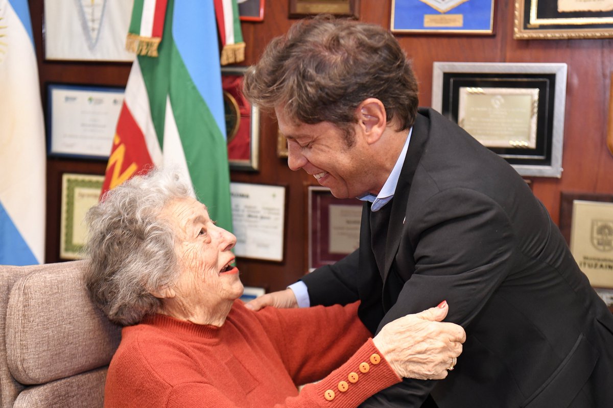 Kicillofok's tweet photo. Hoy 20 de noviembre, día de la Soberanía, a las 9.20 de la mañana, se fue una persona única. El más maravilloso ejemplo de cómo la pérdida y el dolor se transforman en incansable lucha y esperanza. https://t.co/sd0nhDgagG