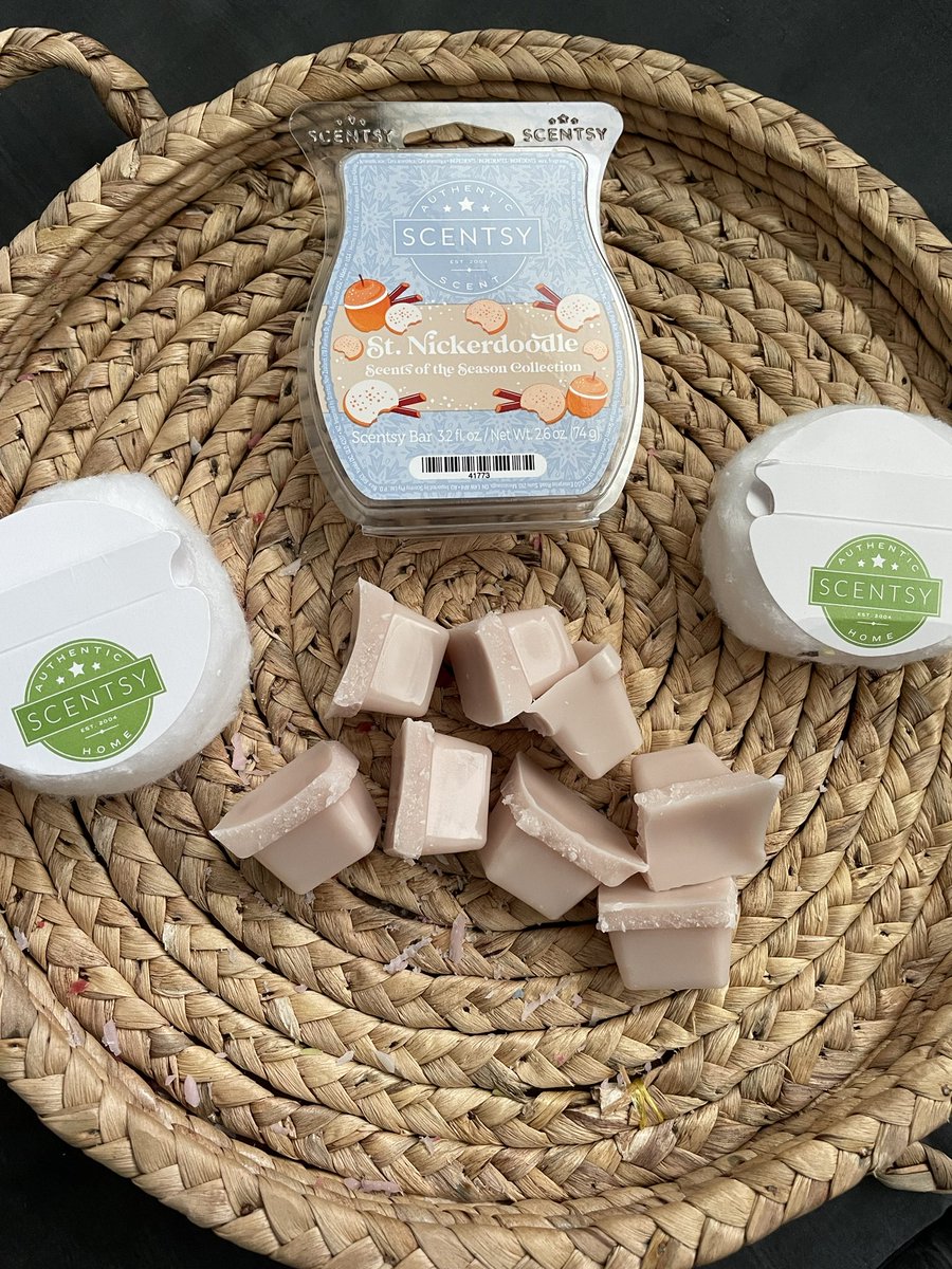 Perfect Scent for a cold and cloudy day!! 

St. Nickerdoodle Bar - Baked apples, spices and a dusting of powdered sugar. 

#scentoftheseason #scentsy #scent #Christmas #Cloudy #LazySunday #florida #orlando #kissimmee