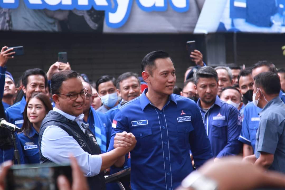 Hasbil_Lbs's tweet photo. Saya baru pertama kali ini ngetweet soal pilpres 2024 🙂

Ini cuma imajinasi pribadi saya ya, dan pasangan ini menurut saya bakal sengit kompetisinya jika terjadi 👇

Anies/AHY vs Ganjar/Khofifah. 

Lalu, anda piliha mana?
Anies/AHY, retweet
Ganjar/Khofifah, like https://t.co/riVmq5UuYg