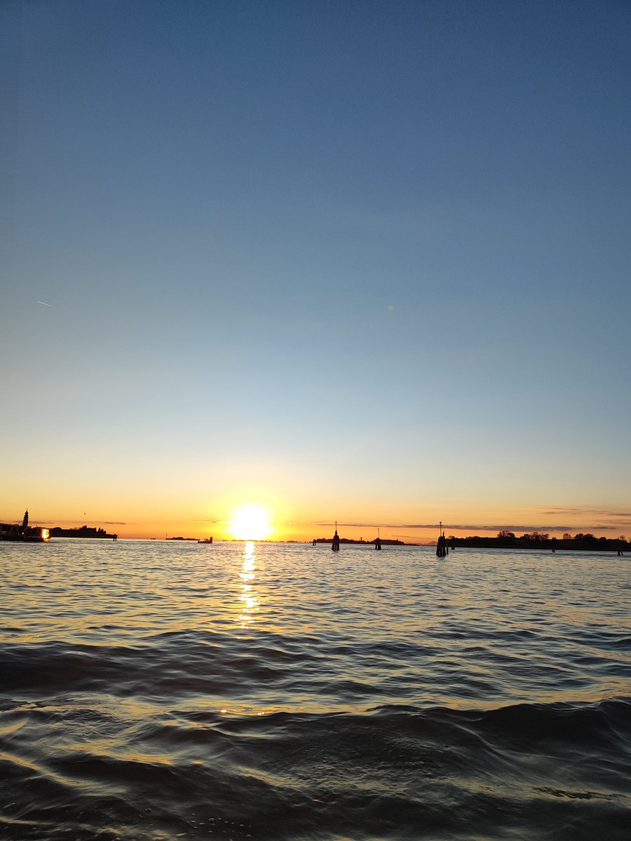 Nick_Tyrell95's tweet photo. #sunsetinvenice https://t.co/laKp4wSSZk