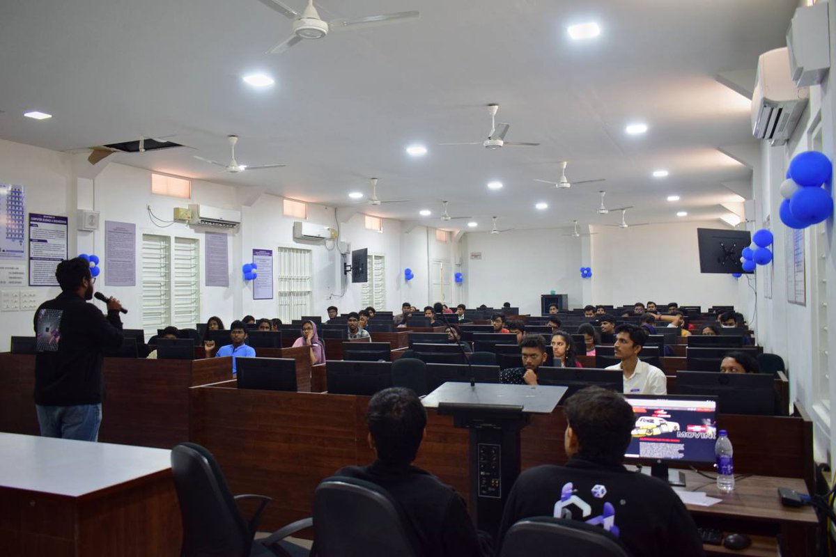 polygonguildkch's tweet image. An exhilarating event.
An intriguing crowd.
An engaging session.
Kollam was truly a blast🚀💥
We hope you met your web 3 tribe here💜