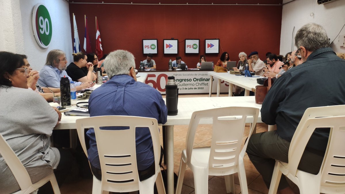 Socialistas90's tweet photo. 📷 Segunda jornada de sesión del Comité Central de @Socialistas90. 

#ComitéCentral
#SegundaSesión
#PartidoSocialistaDeUruguay
🟢🔴🔵⚪ https://t.co/h13uNSUCXt