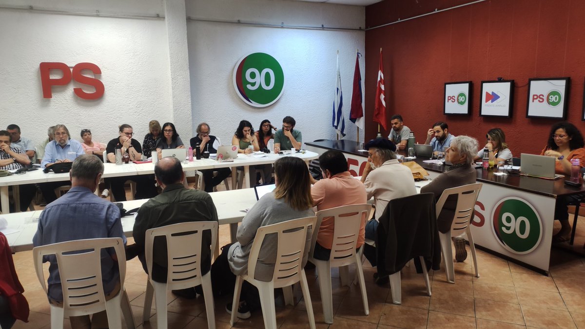 Socialistas90's tweet photo. 📷 Segunda jornada de sesión del Comité Central de @Socialistas90. 

#ComitéCentral
#SegundaSesión
#PartidoSocialistaDeUruguay
🟢🔴🔵⚪ https://t.co/h13uNSUCXt