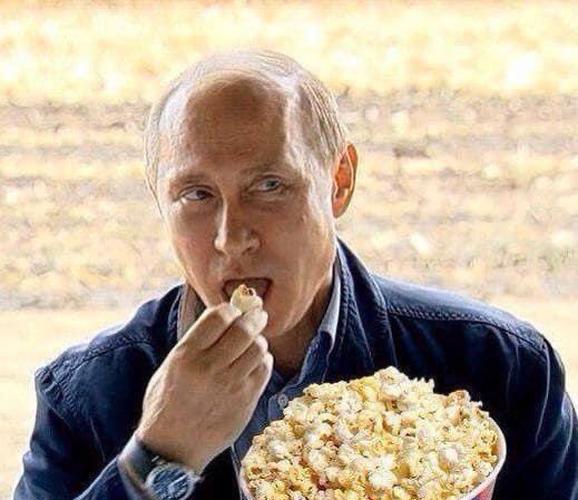 TimmTexan's tweet photo. #QatarWorldCup2022 #USA meanwhile in Russia. https://t.co/FKcCL9HAWI