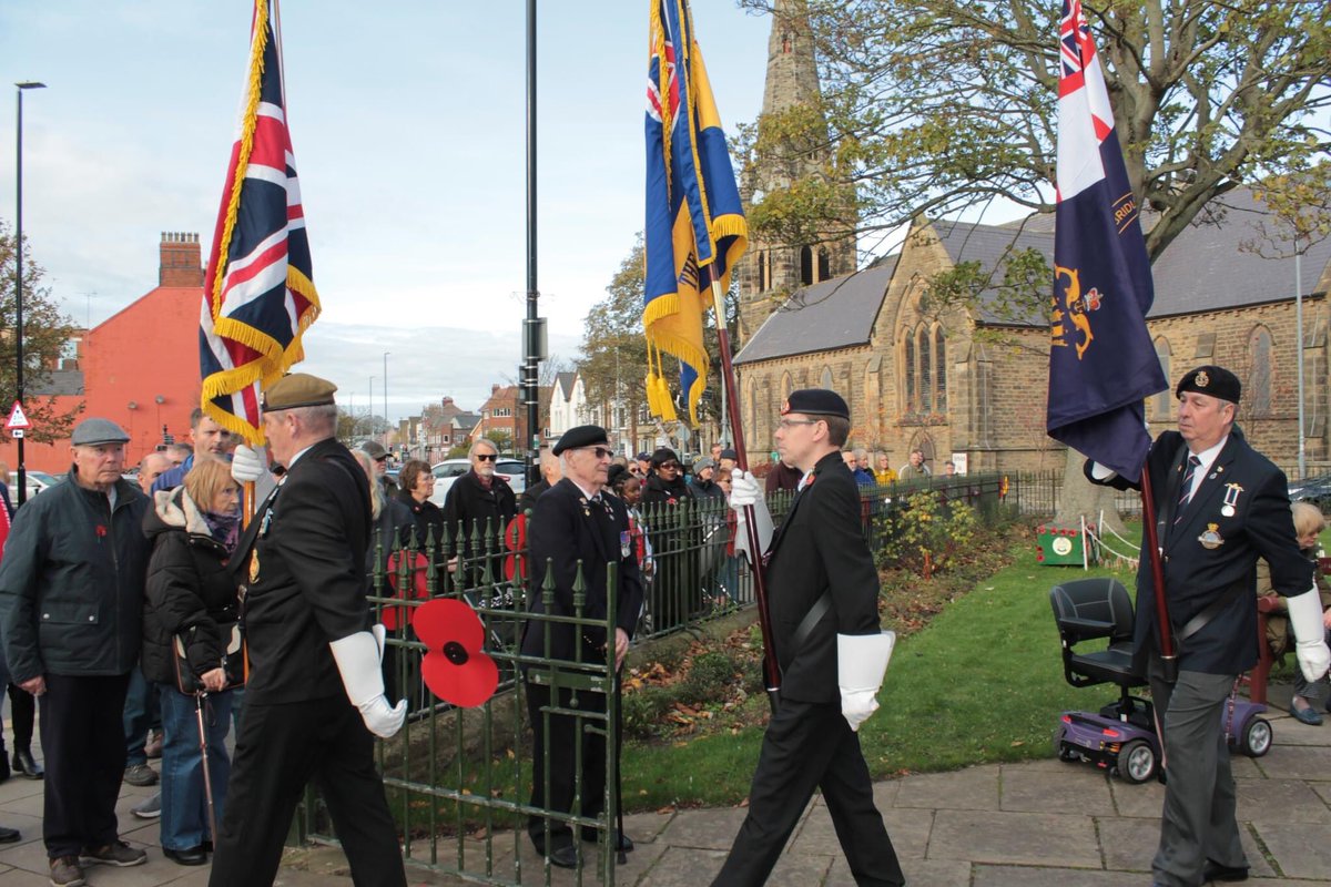 NakedSubmariner's tweet photo. Had the honour of carrying RNA standard on armistice day plus laid branch wreath on remembrance Sunday. We will remember them. https://t.co/mMiPUQiSjc