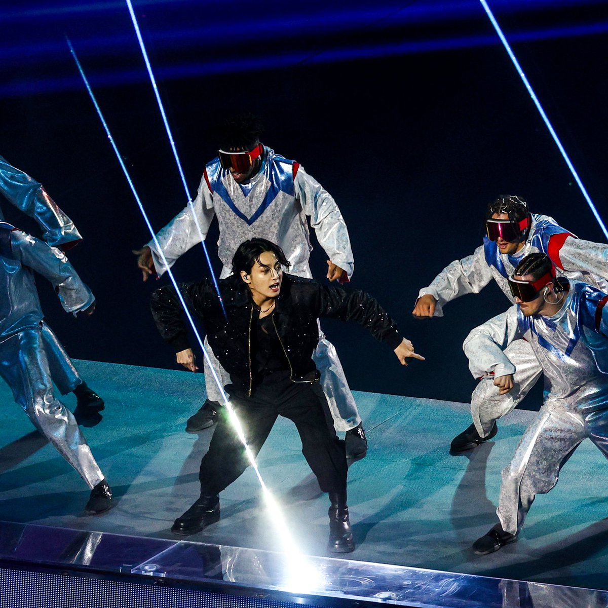 PopBase's tweet photo. BTS’ Jungkook performs at the opening ceremony of the #FIFAWorldCup. https://t.co/OCgdYxBQDq