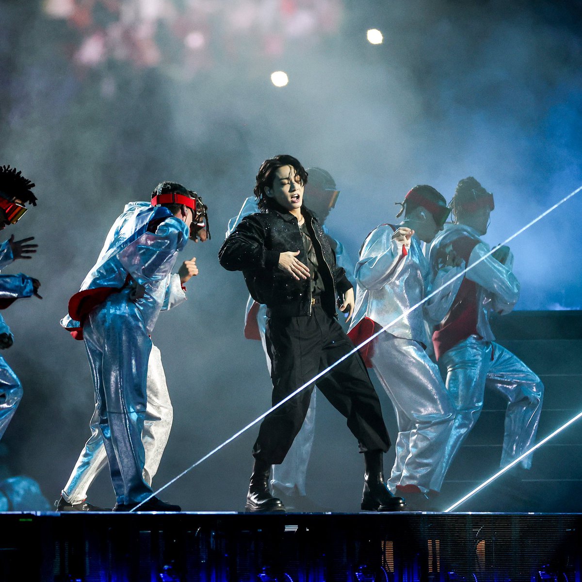 PopBase's tweet photo. BTS’ Jungkook performs at the opening ceremony of the #FIFAWorldCup. https://t.co/OCgdYxBQDq