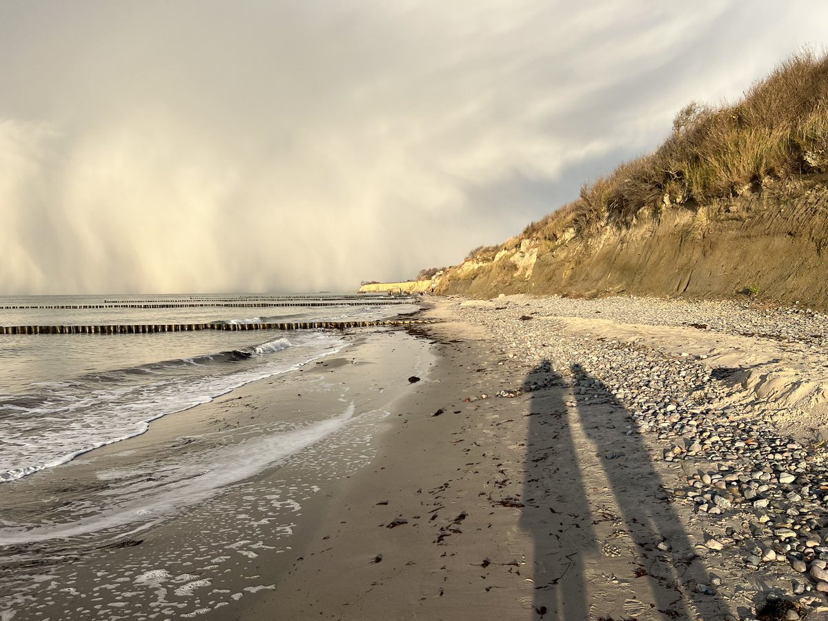 Wie nehmen Euch mit ans Meer. 🐚

(Vergesst mal kurz den Musk, Katar sowieso, und all den anderen Mist und atmet mit uns durch)