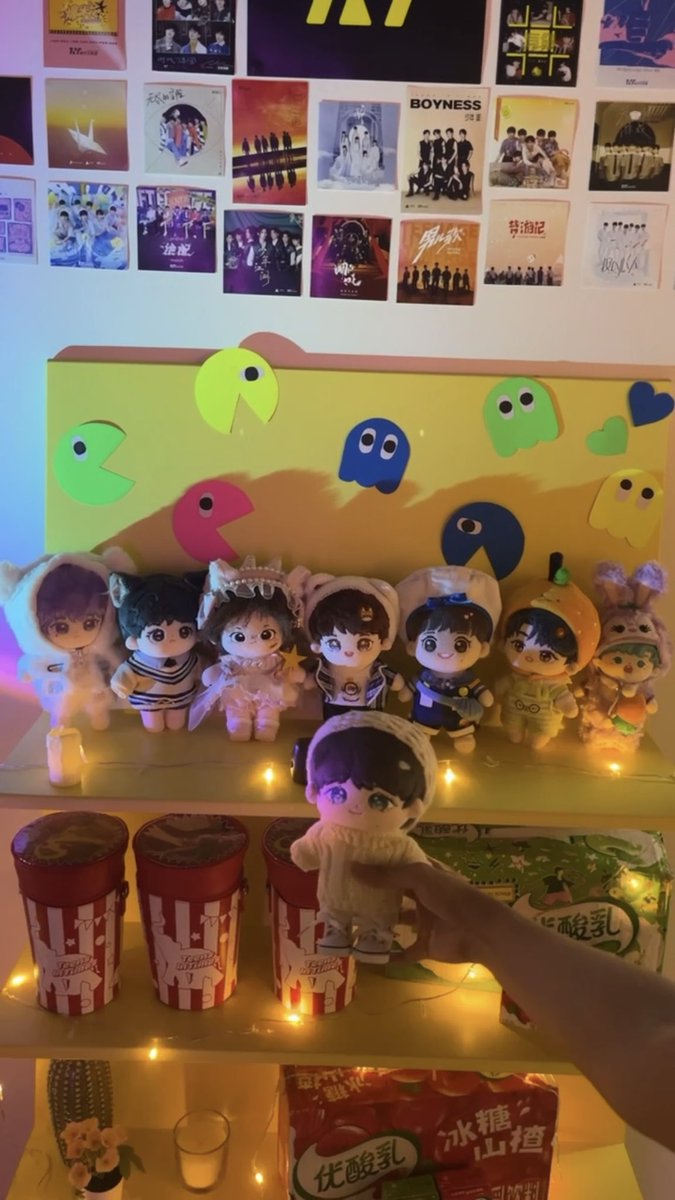 syxmylittlebaby's tweet photo. คาเฟ่น่ารักมากมากมากกก มากพอๆกับเจ็ดก้อนเลย สามปีสุดนุ้บนิ้บ เดินไปมุมไหนก็ใจฟูฟูเลย หม่าม๊า หัวใจ น้องไทม์และทีมโปรเจ็คทุกท่านมากๆๆๆ🖤💛
#BestTimeWithTNT3rd https://t.co/lBVQOBoTB5