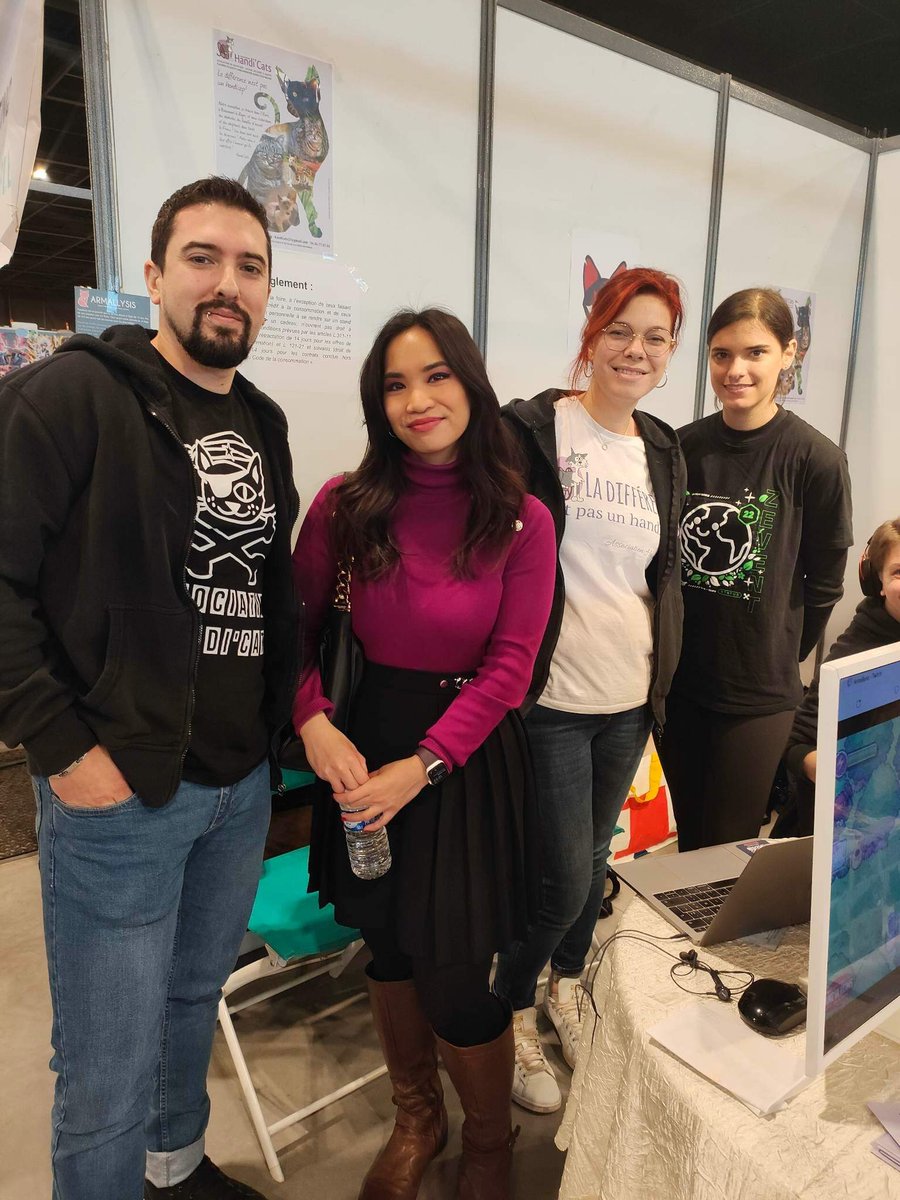 Handicats27's tweet photo. MERCI a @Kayane d'être venue nous voir sur notre stand de la @GameInReims51 , partagé avec @Armallysis qui stream et récolte des fonds pour notre Association. Un honneur de pouvoir parler de nos combats quoidiens, de nos difficultés et de nos victoires avec les doudous 🙏🏼. https://t.co/H2Kcc8gvm1