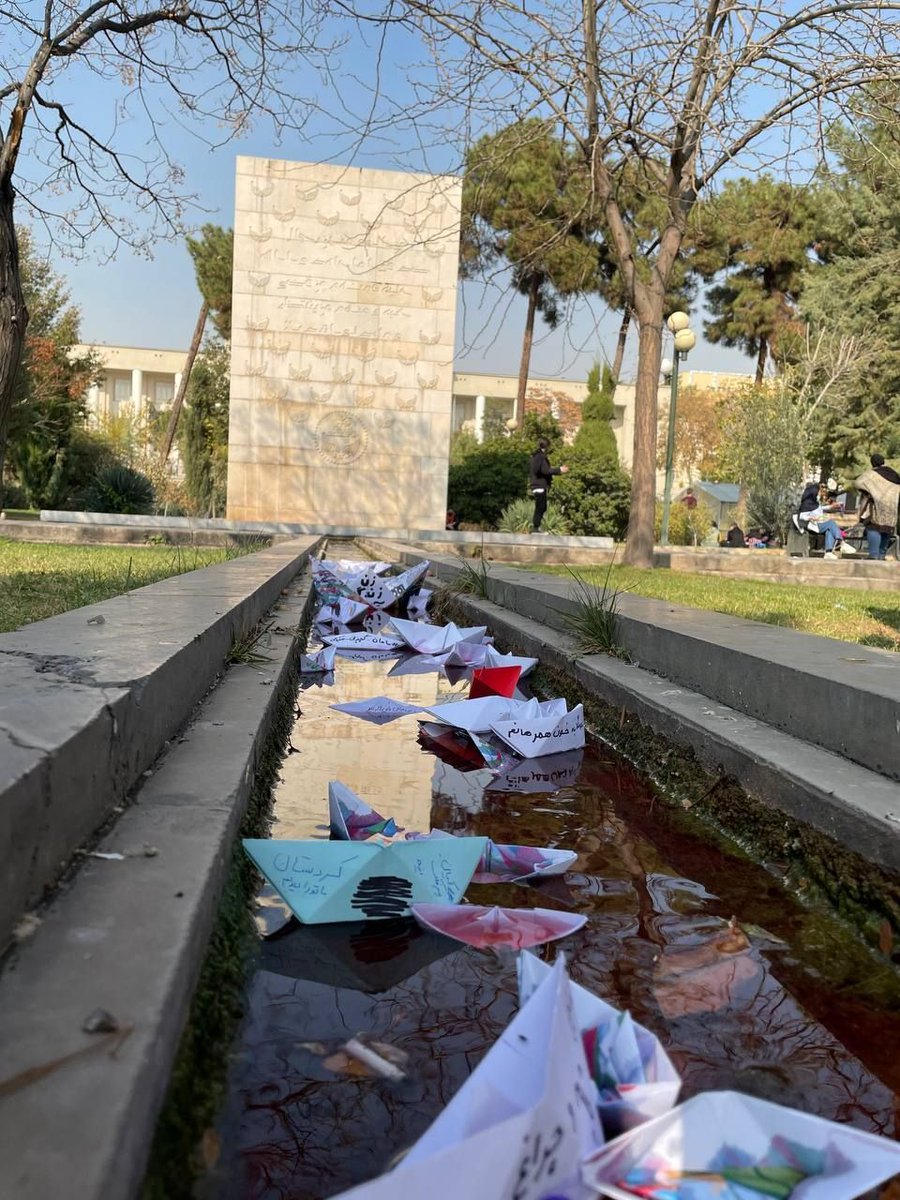 mehDsarV's tweet photo. حوض پشت مسجد به رنگ خون و قایق های کاغذی به یاد کیان پیرفلک و مقاوت مردم

 پردیس مرکزی #دانشگاه_تهران
۲۹ آبان

#مهسا_امینی
#اعتصابات_سراسری 
#کیان_پیرفلک https://t.co/qUTdzH7TBb