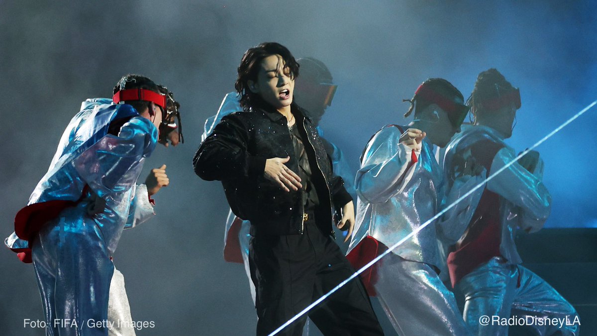El Mundial ⚽️comenzó con emoción y mucha música y ¡con Jungkook! 🫶🏻
El integrante de  <a href="/bts_bighit/">BTS_official</a> interpretó #Dreamers ¿Qué te pareció?👇🏽👇🏽😍