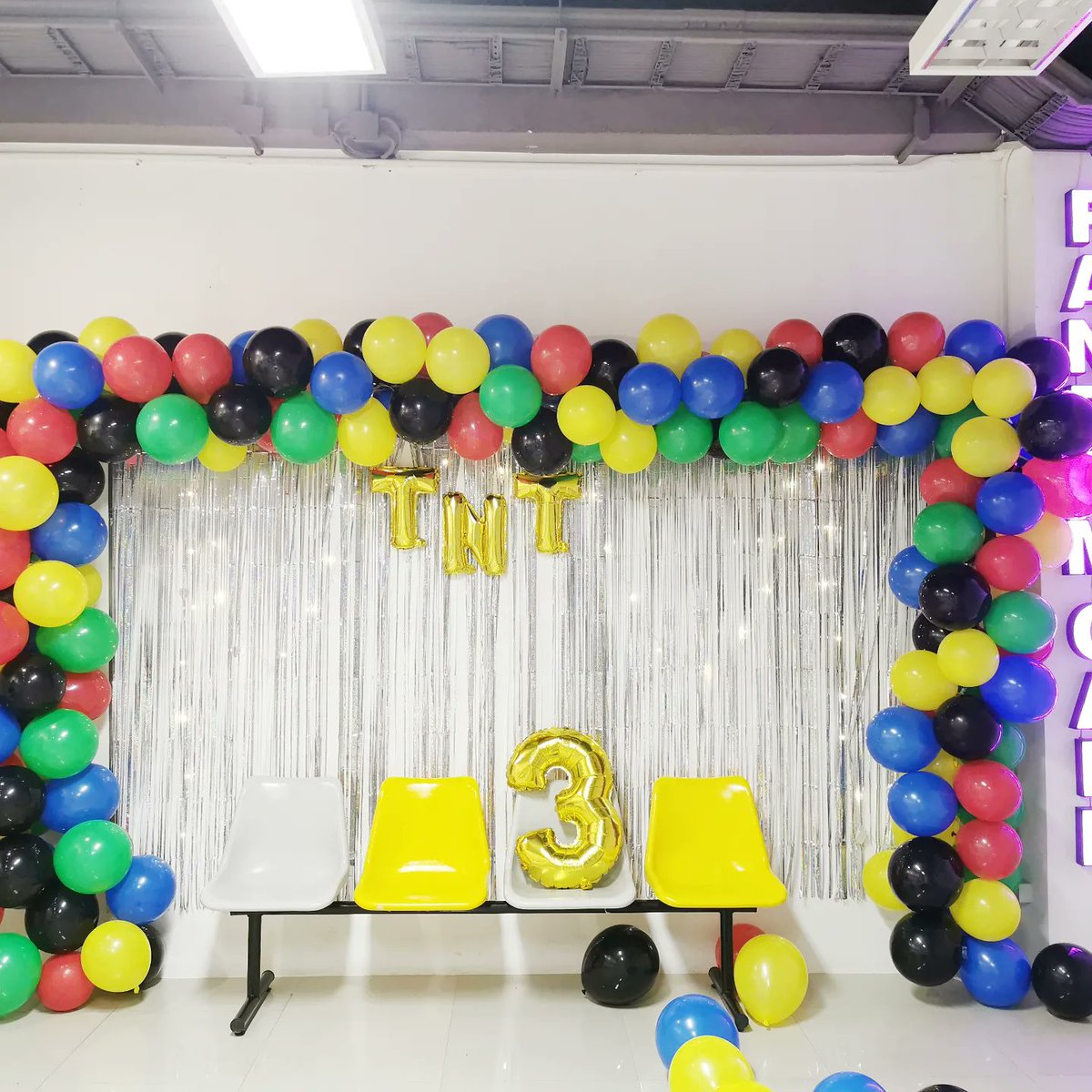 northxxpole's tweet photo. ออกอมอหัวใจน้องไทม์และทีมโปรเจคทุกคนเนย💛🖤
#BestTimeWithTNT3rd https://t.co/vZdeArm1r4