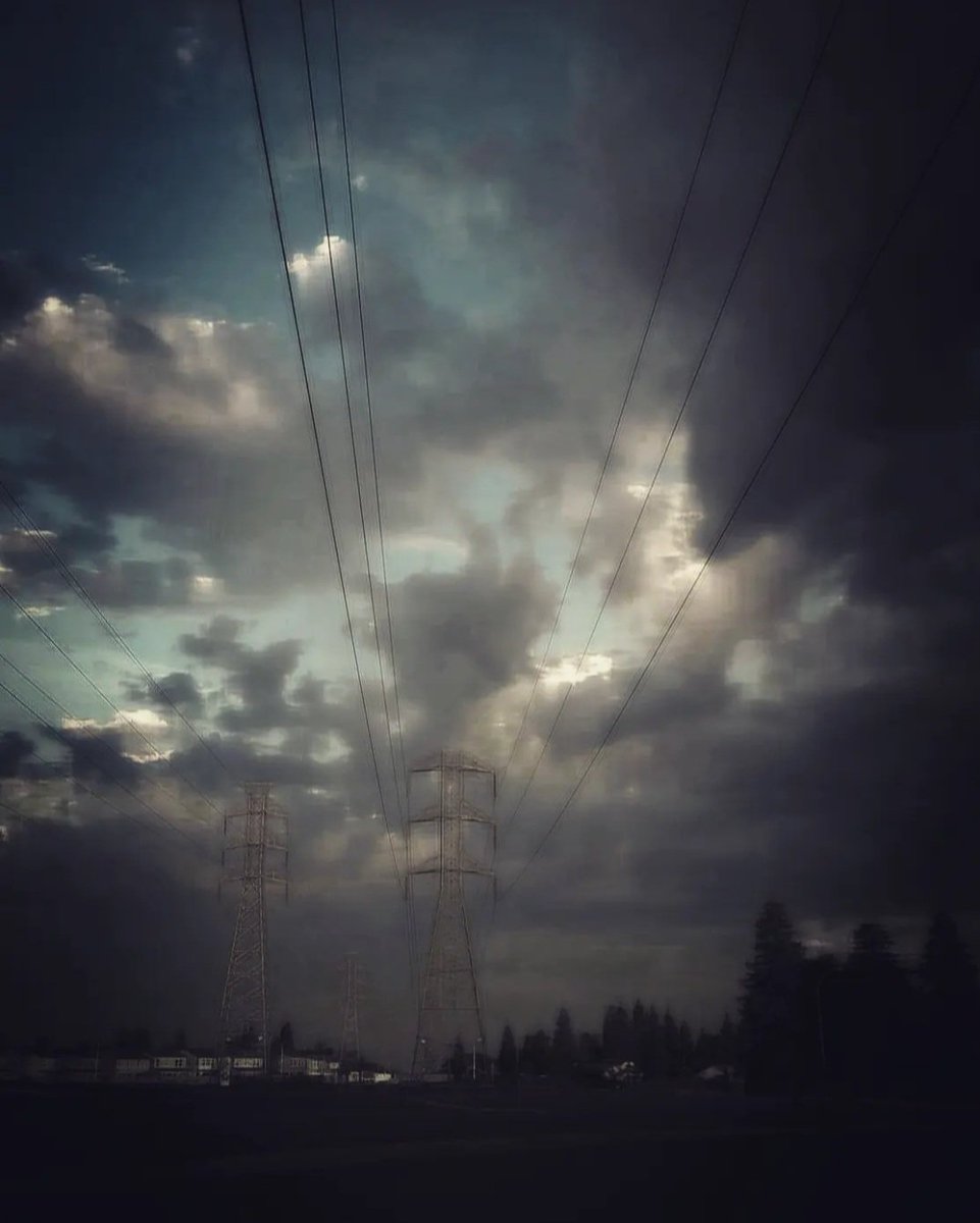 Cloudscape

#NaturePhotograhpy #landscapephotography #moodyphotography #moodytones #moodscape #sombermood #sombertones #skyscape #cloudscape #eveningphotography