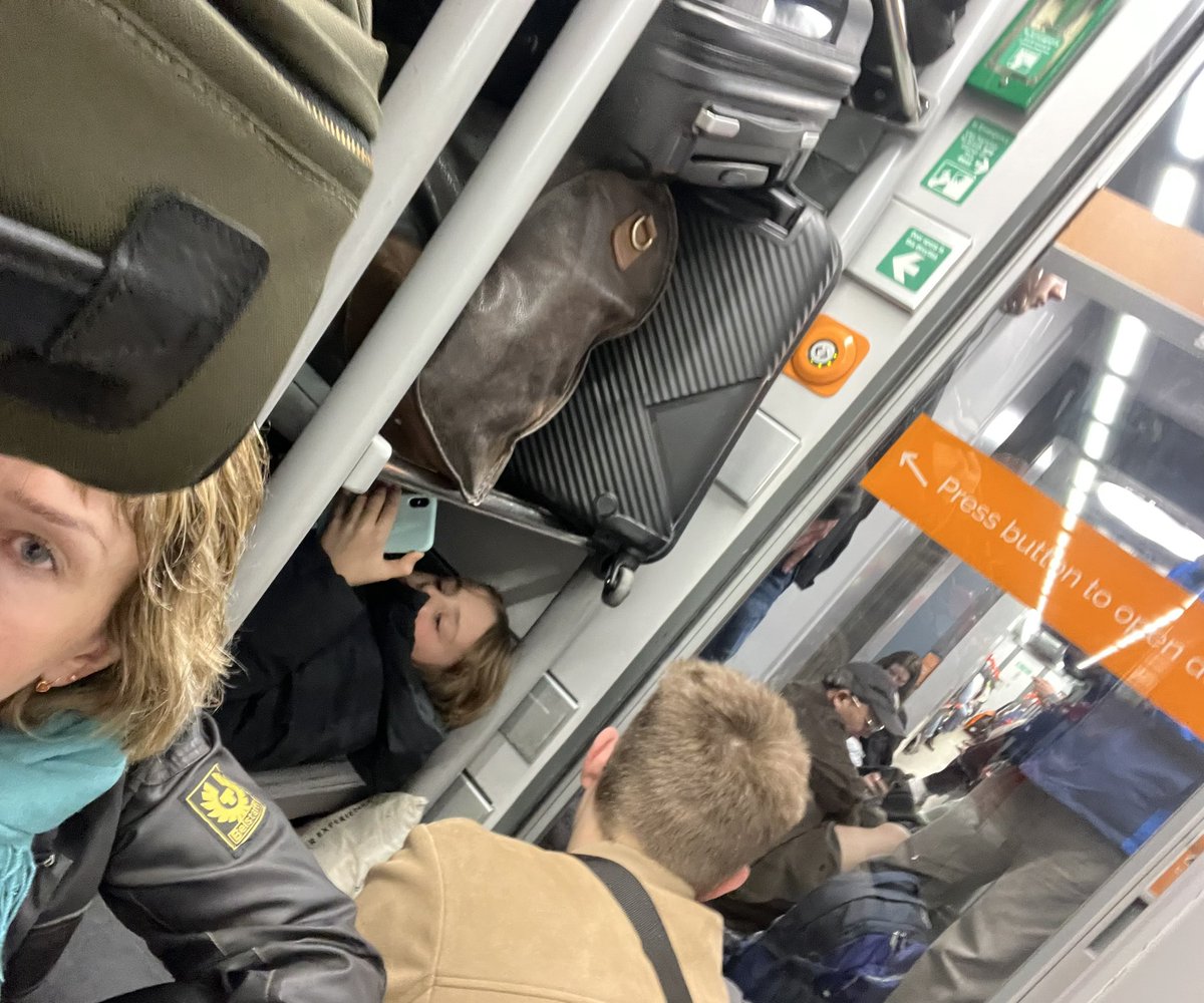 Bee Rowlatt tweet media