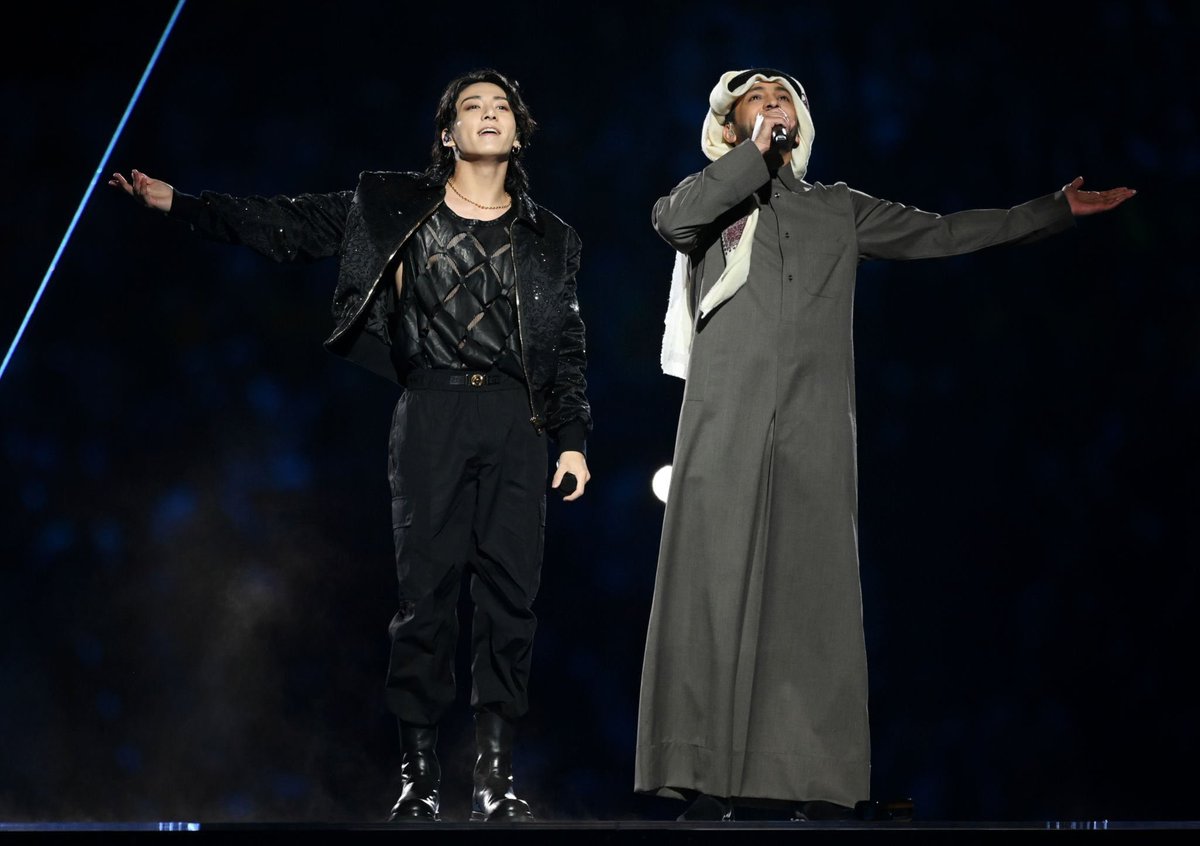 ajwan767's tweet photo. #JungkookAtFIFAWorldCup جونغكوك وفهد مع بعض شئ ثاني ويوم سلمو على بعض 😭😭😭 صراحه يجننون https://t.co/WApNscEvDo