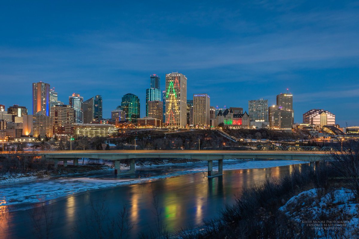 Downtown views this morning!! Edmonton House Building in <a href="/EdmontonOilers/">Edmonton Oilers</a> colours, <a href="/slav_metalurges/">slavo cech</a> creation - Christmas Trees lit up on the <a href="/TELUS/">TELUS</a> building &amp; @FairmontMAC with their Christmas Tree &amp; colours!! #yeg #skyline #cityscape #photography #canon #earlymorning