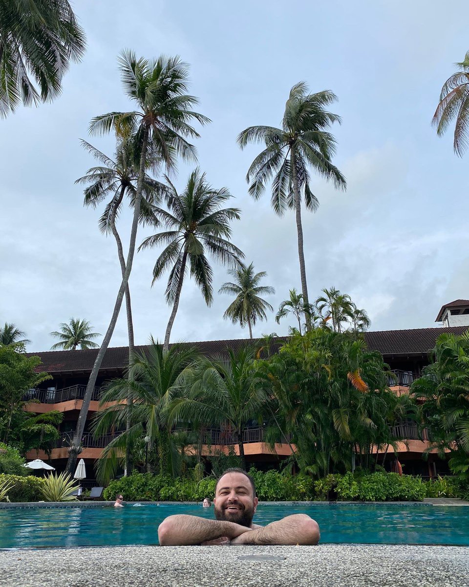 Yovanie's tweet photo. First time leaving the continent (at my ripe old age)! Still feels like a dream visiting Patong Beach in Phuket with my absolute favourite person @CiroDeSiena 🇹🇭 🏝️ ✈️ #Thailand #Phuket #HumidAF https://t.co/HrQ4hQUORI