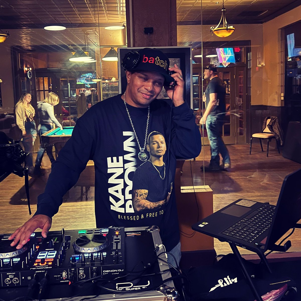 DCSuperSid's tweet image. About last night……snapback courtesy of @batch_202 @AJThrowback @kanebrown #djsupersid