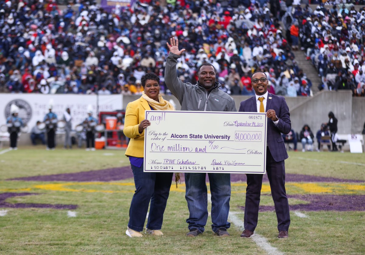 AlcornStateU's tweet photo. Cargill presented 1 million dollars to Alcorn State University. We are appreciative of your gift!
#soulbowl2022 https://t.co/zF7hfVBXLK
