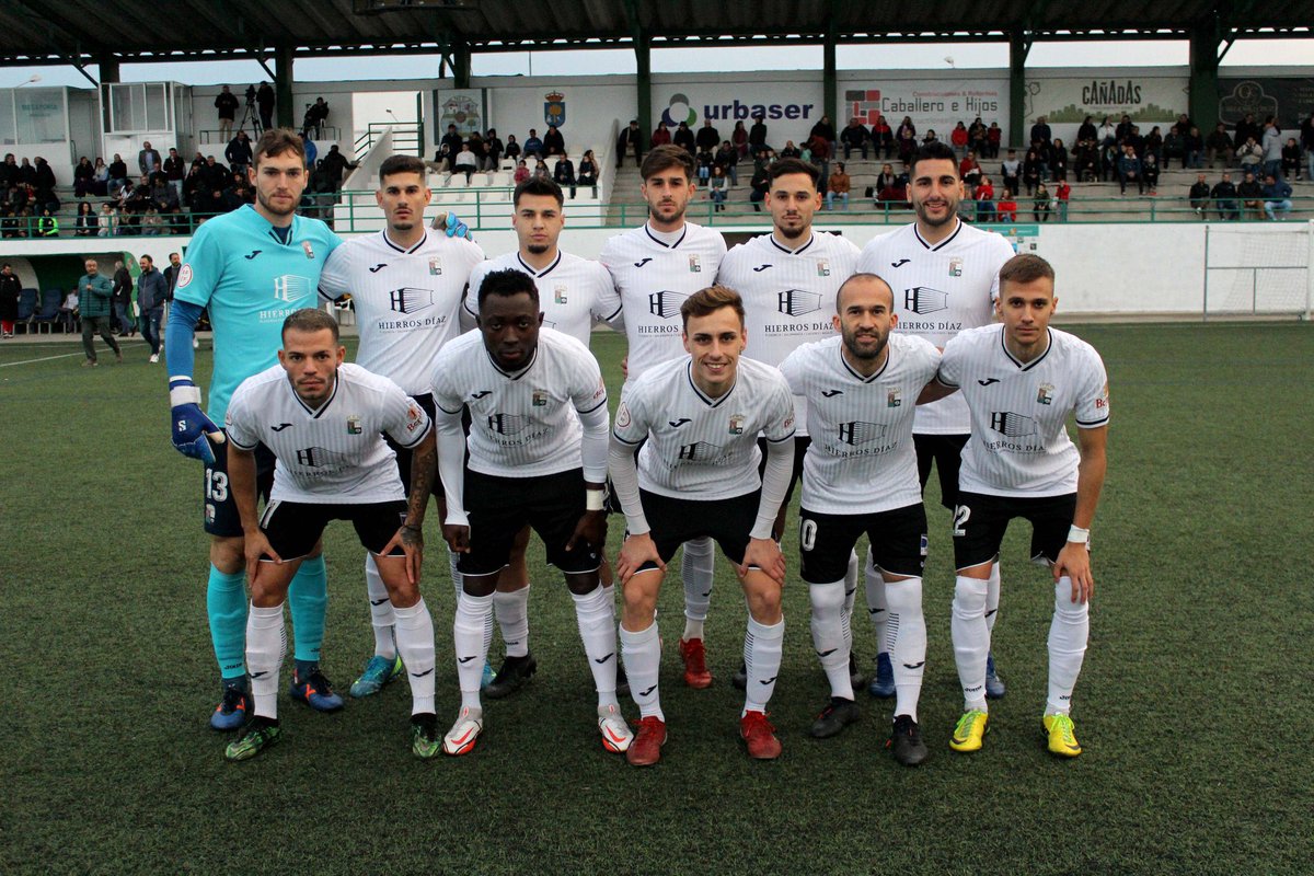 El trabajo duro dará sus frutos , eso lo tengo más que claro💪🏼⚪️⚫️🍍