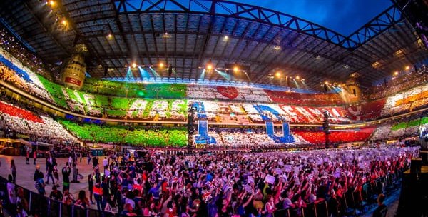 solevol6's tweet photo. This is us! DO NOT GIVE UP!

I'm voting for  #OneDirection (@onedirection") Story of my life" (2013) for #AMAsFanFavorite          at the #AMAs https://t.co/7jEpFbTZgW