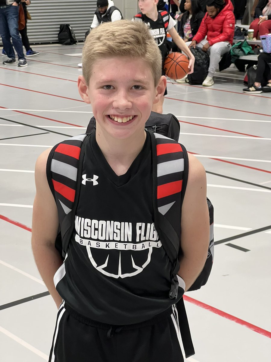 BTerrell_414's tweet photo. 2029 Keegan Krull of scored 11 points to lead his team to a bracket play win Sunday morning @GNBABASKETBALL @ny2lasports @GenNXTBB #GenNextTipOff2K22 https://t.co/jxLdBgKi8Z