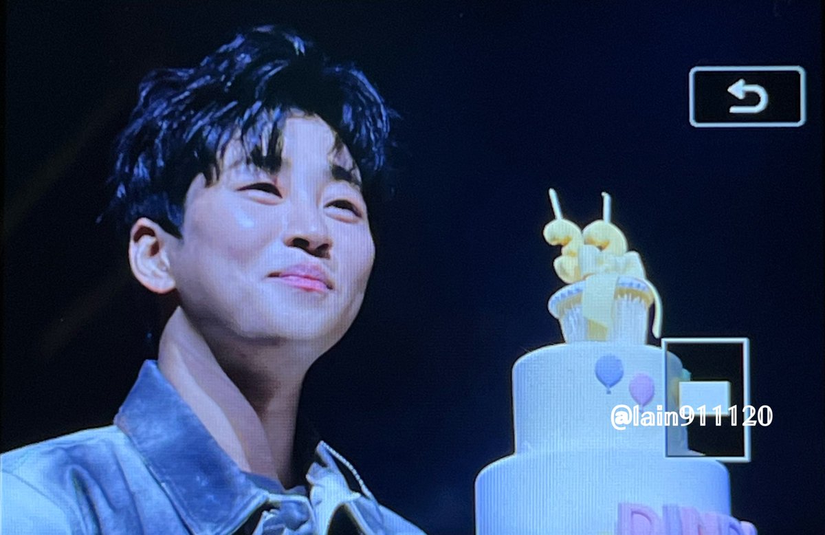 lain911120's tweet photo. 221120 딘스퍼레이션 플뷰
케잌들고 볼하트하는 왕댜님🐥
준비하신 팬분들 진짜 최곱니다😭👍
#dindin #딘딘 https://t.co/SGEl5ajTV0
