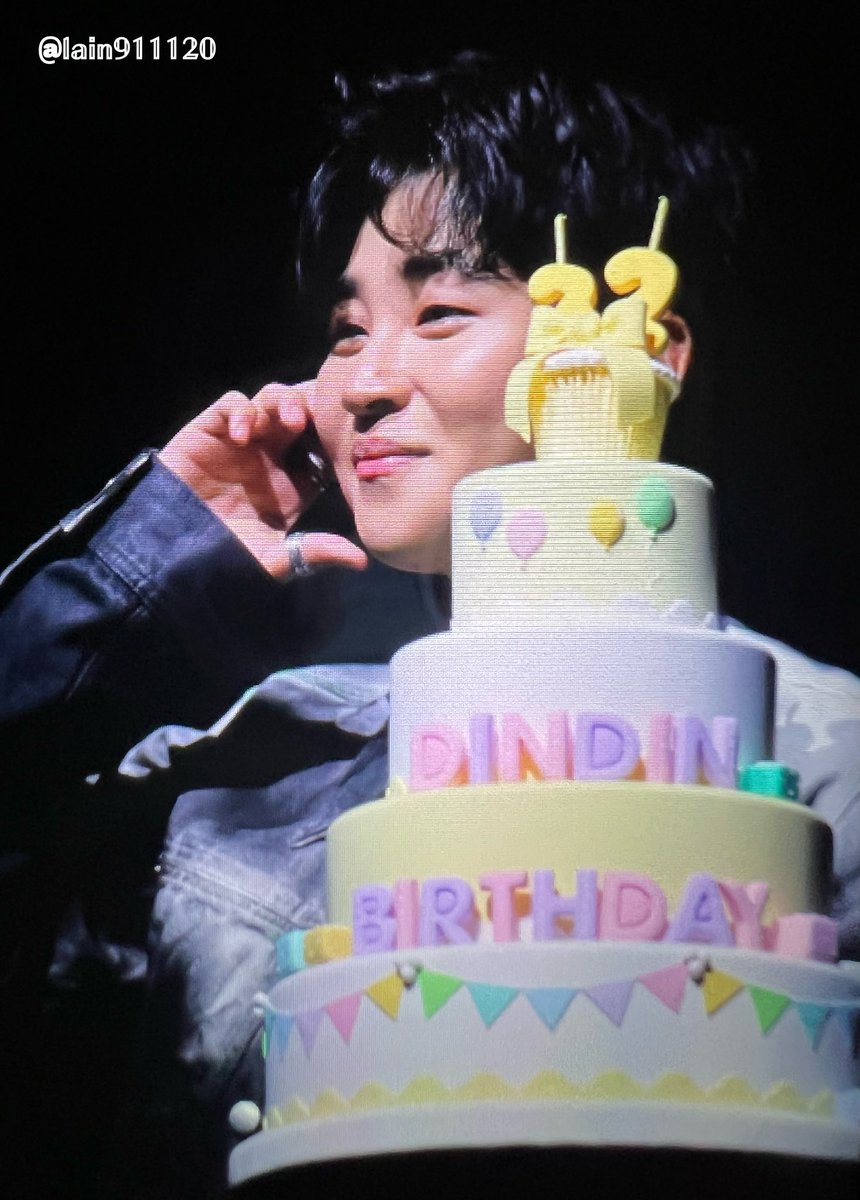 lain911120's tweet photo. 221120 딘스퍼레이션 플뷰
케잌들고 볼하트하는 왕댜님🐥
준비하신 팬분들 진짜 최곱니다😭👍
#dindin #딘딘 https://t.co/SGEl5ajTV0