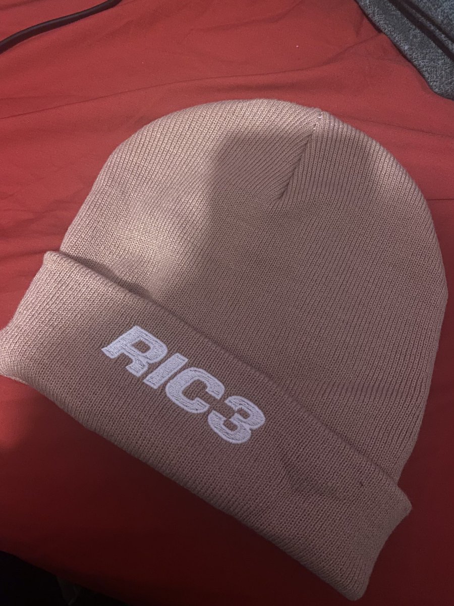 yaskhx's tweet photo. guys i’ve never worn / will probably never wear this pink daniel beanie. gonna give it away so rt if you’d like it!! (only rule is u must be following me so i can dm u) 🥰🫶🏼 https://t.co/weeCe5OkjU