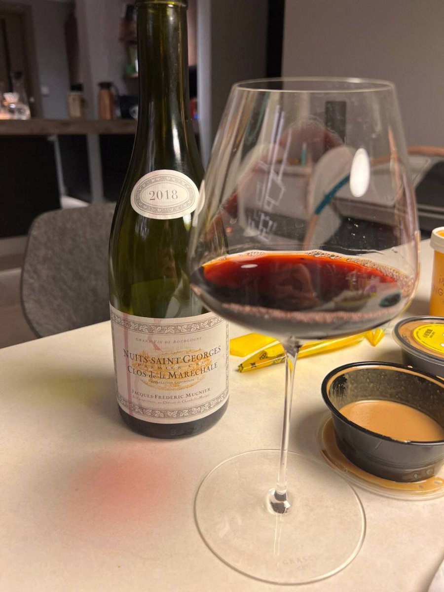 open floral and fruity fragrance, the entrance is still cranberry, cool feeling, emitting a light sweetness, the structure level is not very large, the taste is light and elegant, the end taste medium rely on the overall my feeling is okay🥰🥰