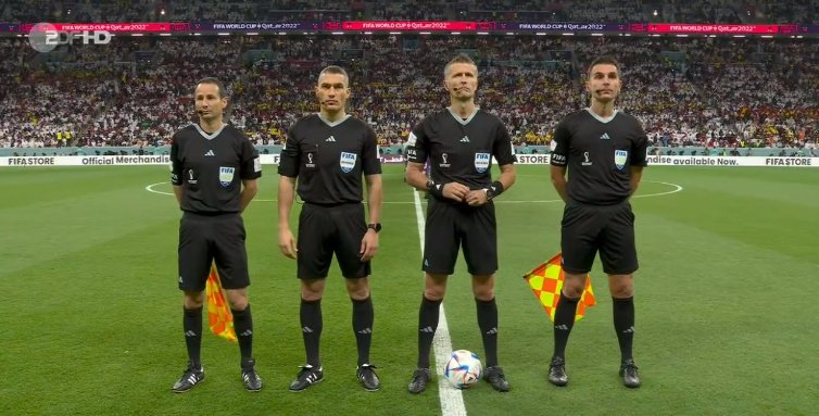 IgSchiri's tweet photo. Der italienische Schiedsrichter Daniele Orsato pfeift das WM-Eröffnungsspiel zwischen Gastgeber Katar und Ecuador. Der 46-Jährige gehört zu den erfahrensten Referees und ist seit 2010 FIFA-Schiedsrichter.
Viel Erfolg! 🥰👀✌️ #FIFASchiris 🍀 #Qatar2022 ⚽️ #WMderSchande 🍀 https://t.co/hbcahQVq2M
