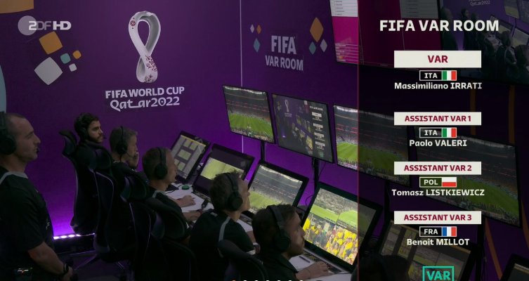 IgSchiri's tweet photo. Der italienische Schiedsrichter Daniele Orsato pfeift das WM-Eröffnungsspiel zwischen Gastgeber Katar und Ecuador. Der 46-Jährige gehört zu den erfahrensten Referees und ist seit 2010 FIFA-Schiedsrichter.
Viel Erfolg! 🥰👀✌️ #FIFASchiris 🍀 #Qatar2022 ⚽️ #WMderSchande 🍀 https://t.co/hbcahQVq2M