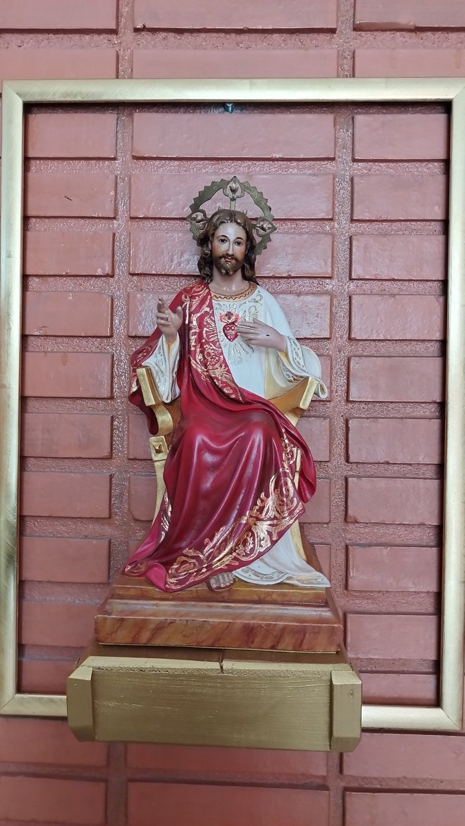 frayrafaoar's tweet photo. Solemnidad de Jesucristo, Rey del Universo. Viva Cristo Rey en el corazón de todos los hombres y mujeres de buena voluntad. ¡Viva Cristo, Rey! https://t.co/U2hsIa1hR6
